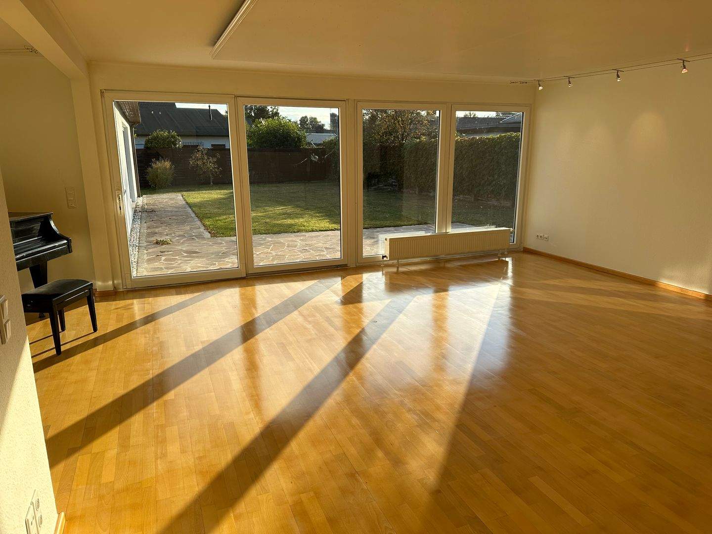 Amerikanischer Bungalow in ruhiger Lage direkt an Hamburger Stadtgrenze – Mit separater Einliegerwohnung, 25474 Ellerbek