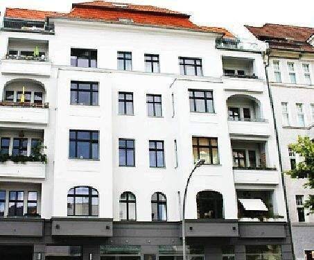 Sanierter Altbau mit Stuck und Dielen, 6 % Rendite, 2.000 €/m2, gepflegtes Ambiente, neue Fassade, 14 Balkone, 12247 Berlin (Steglitz-Zehlendorf Lankwitz Steglitz)