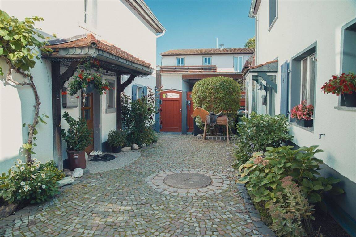 Vollständig sanierte Hofreite – Ein wahres Schmuckstück, 60439 Frankfurt am Main (Heddernheim Kalbach Niederursel Praunheim)