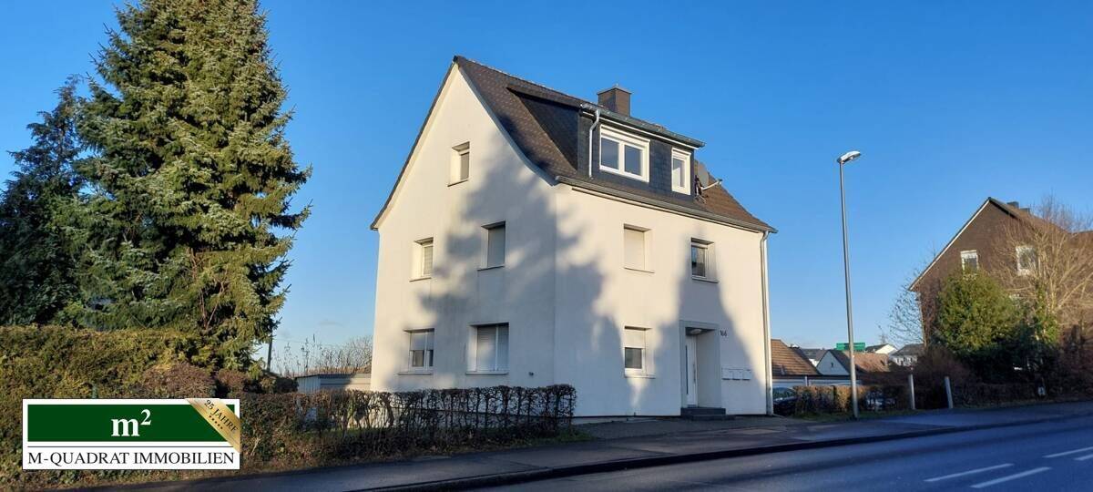Schöne helle und renovierte 2 Zimmer Dachgeschosswohnung in Radevormwald-Herbeck mit Stellplatz, 42477 Radevormwald