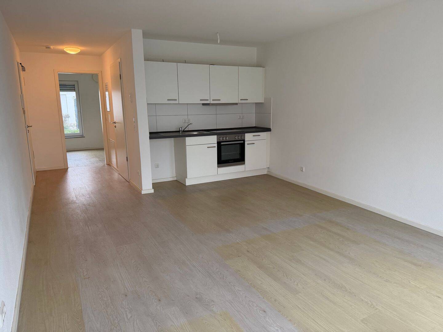 Sonnige und seniorengerechte Wohnung mit Balkon! Größzügig und barrierefrei! Alter 60 +, 93055 Regensburg (Brandlberg-Keilberg Burgweinting-Harting Innenstadt Ostenviertel Schwabelweis)