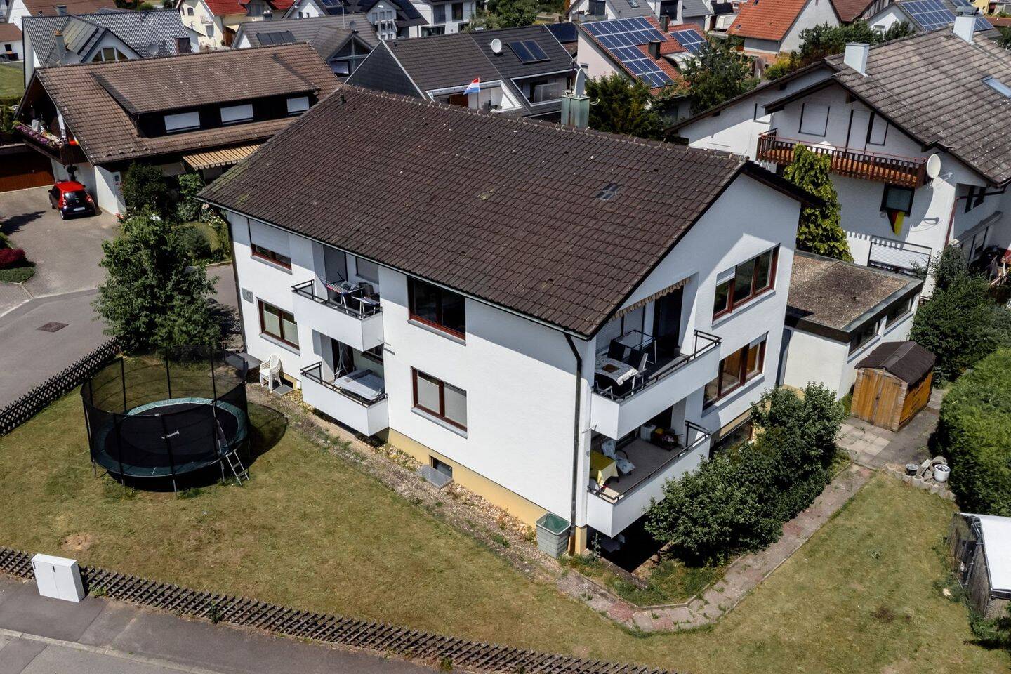 Modernisierte 4-Zimmer-Wohnung mit Hauscharakter, zusätzlichem Arbeitszimmer, Garten und Garage, 71116 Gärtringen