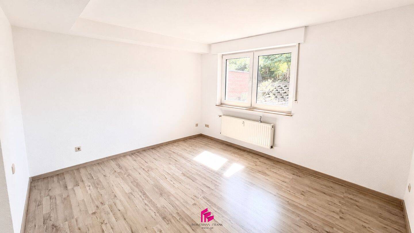 Osnabrück | Gepflegte 2 – Zimmer-Wohnung mit Einbauküche und Stellplatz, 49090 Osnabrück (Eversburg Hafen Haste Pye Sonnenhügel)