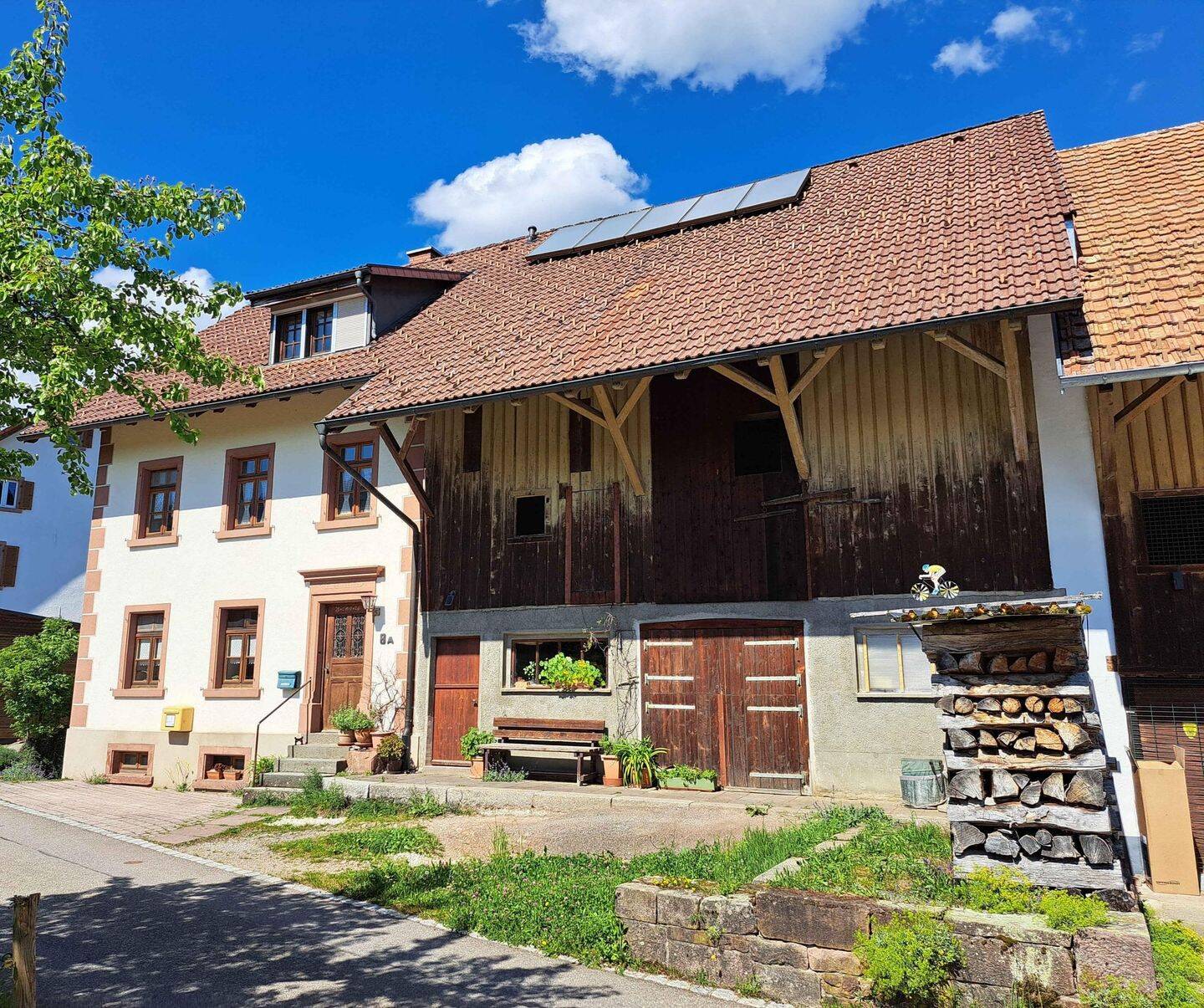 Zeller Blauen: Wo sich Fuchs und Hase gute Nacht sagen – aber mit Alpenblick !!, 79669 Zell im Wiesental