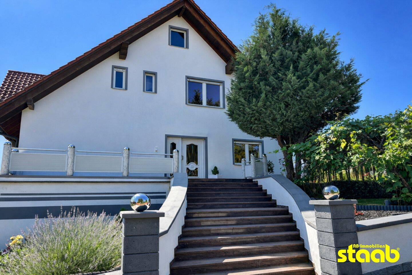 Einfamilienhaus mit Einliegerwohnung, Garage & traumhaftem Garten, 63825 Schöllkrippen