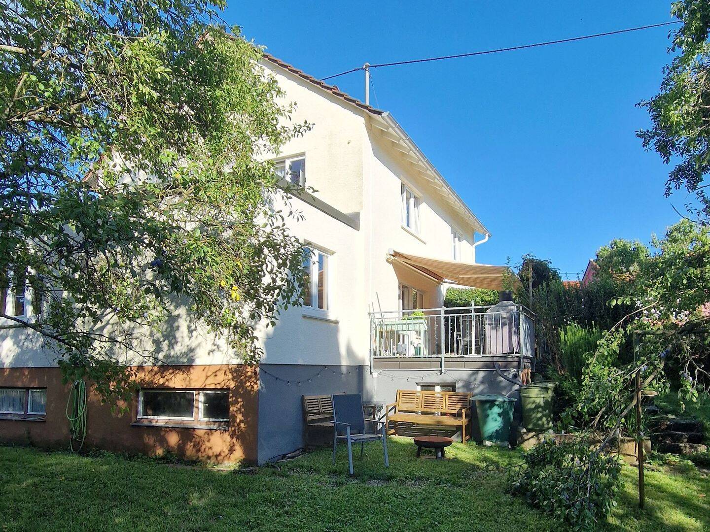 Viel Platz für die Familie: Freistehendes Haus mit 679 m² Grundstück in Nürtingen, 72622 Nürtingen