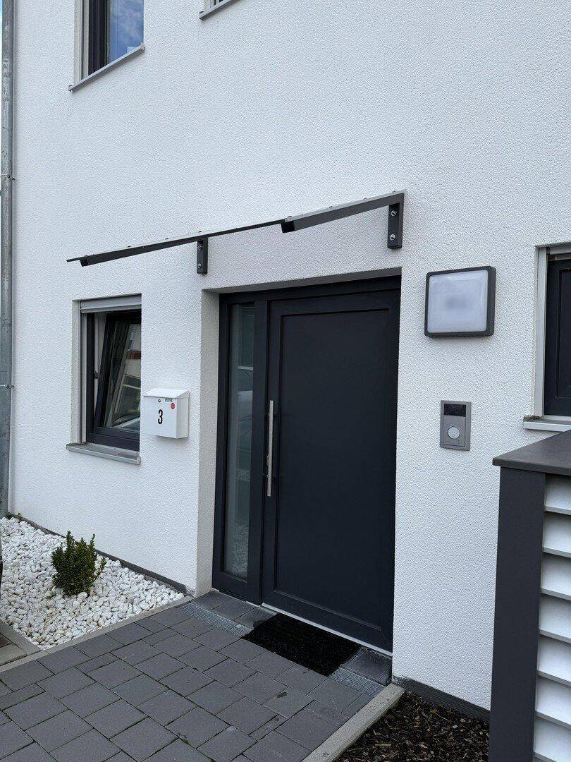 Moderne Neubau DHH mit kleinem Garten, 94469 Deggendorf