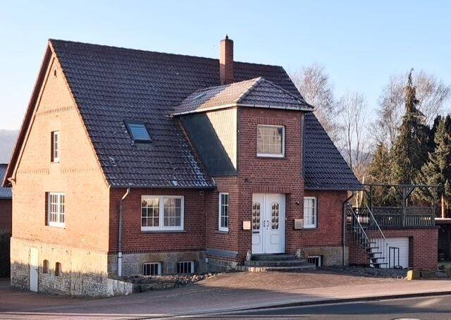 Hübsches Zweifamilienhaus in Rolfshagen, 31749 Auetal