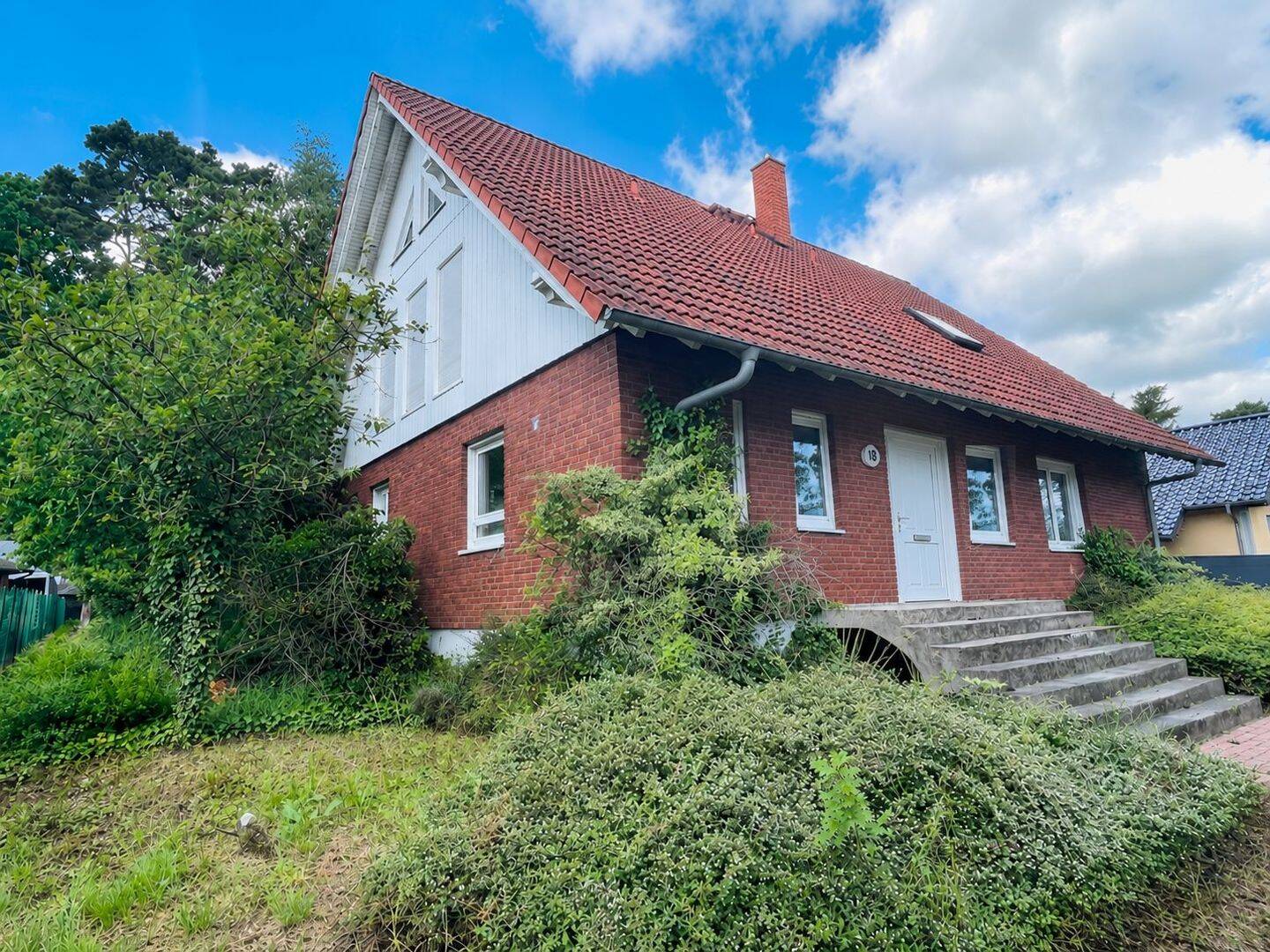 großzügiges Einfamilienhaus mit Vollkeller auf großem, natürlichen Grundstück in Schildow, 16552 Mühlenbecker Land