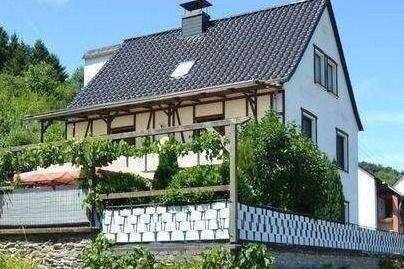 Großzügiges, familienfreundliches Haus mit Garten, drei Etagen, Garage, voll unterkellert und mit attraktivem Weitblick, 54340 Ensch