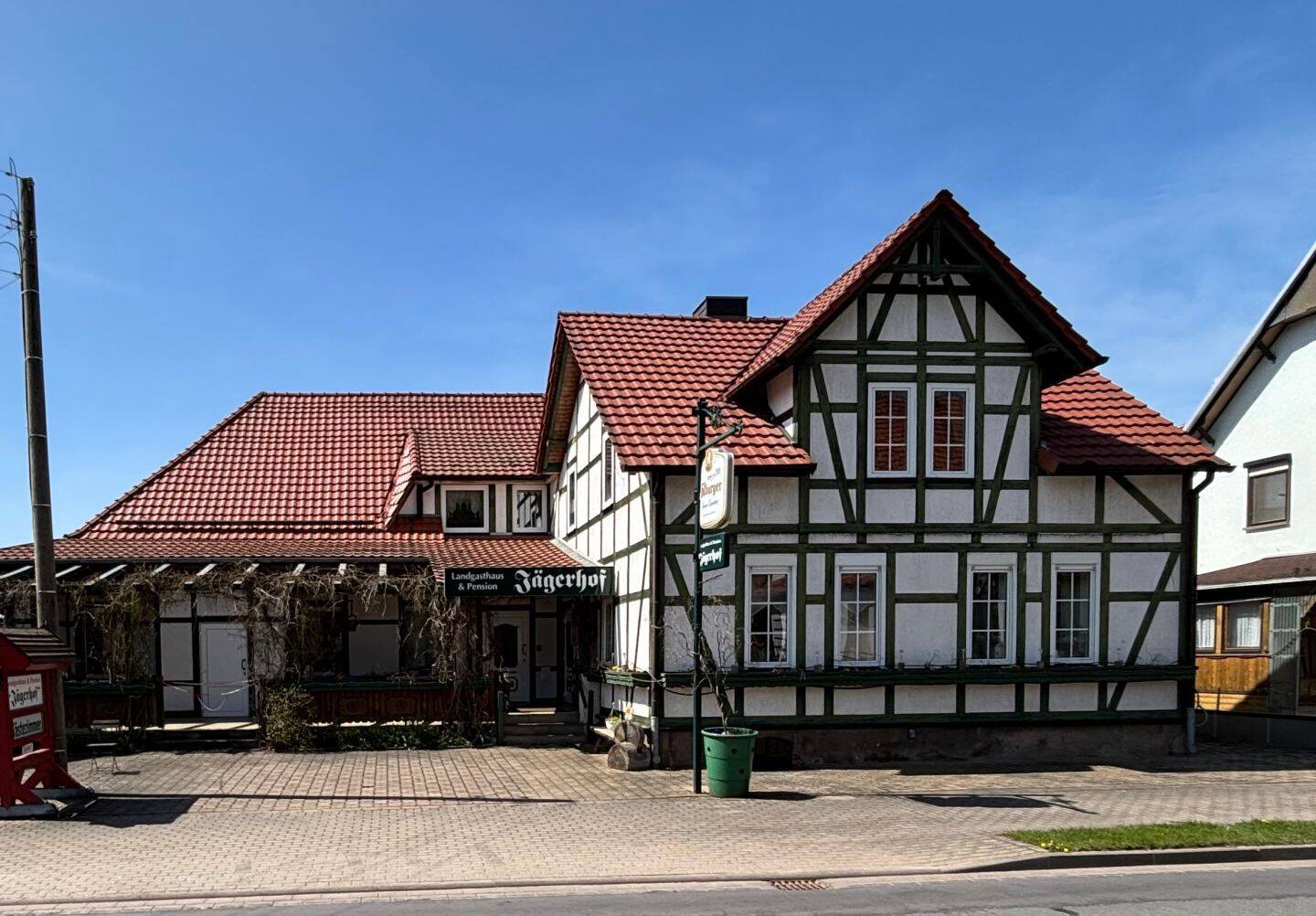 Raum für Dein Leben und Business: Große Wohnung, -5- Apartments und über 300m2 Gastronomiefläche, 99755 Ellrich