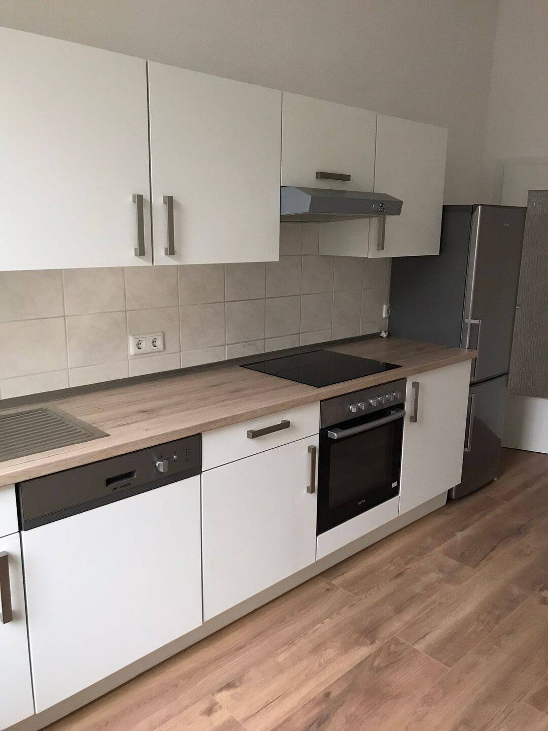 WG geeignet mit Einbauküche und Wannenbad in Uninähe, 39106 Magdeburg (Alte Neustadt)