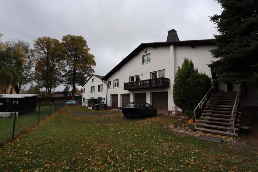 Objekt-Nr.: 15024 – PAKET – 2 Einfamilienhäuser mit Balkon und 4 Garagen auf großem Grundstück in Falkenstein, 8223 Falkenstein/Vogtl.