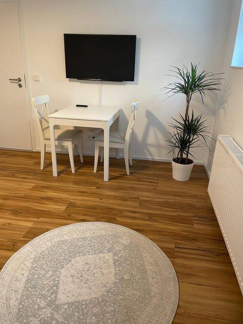 Alles inklusive – Einliegerwohnung in 2- Familienhaus, 70435 Stuttgart (Stammheim Zuffenhausen)