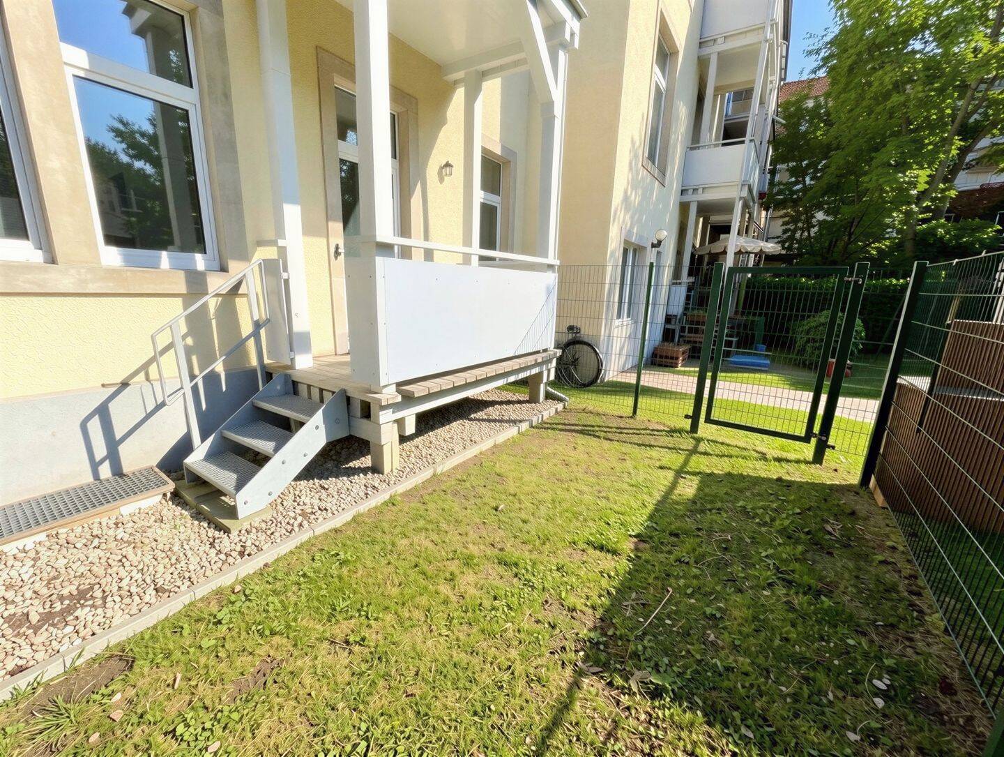 Erstbezug nach Sanierung! Mit eigenem Garten und Einbauküche!, 1127 Dresden (Hellerberge Leipziger Vorstadt Mickten Pieschen-Nord/Trachenberge Pieschen-Süd)