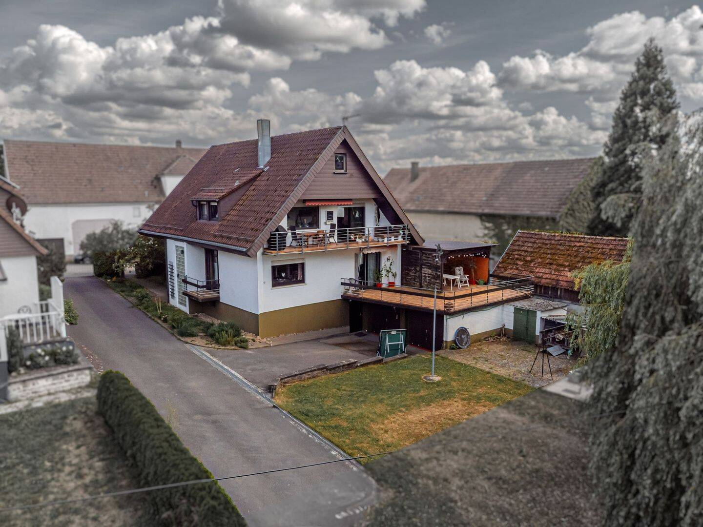 Zweifamilienhaus mit zwei Wohneinheiten, attraktiven Fördermöglichkeiten und Doppelgarage, 75382 Althengstett