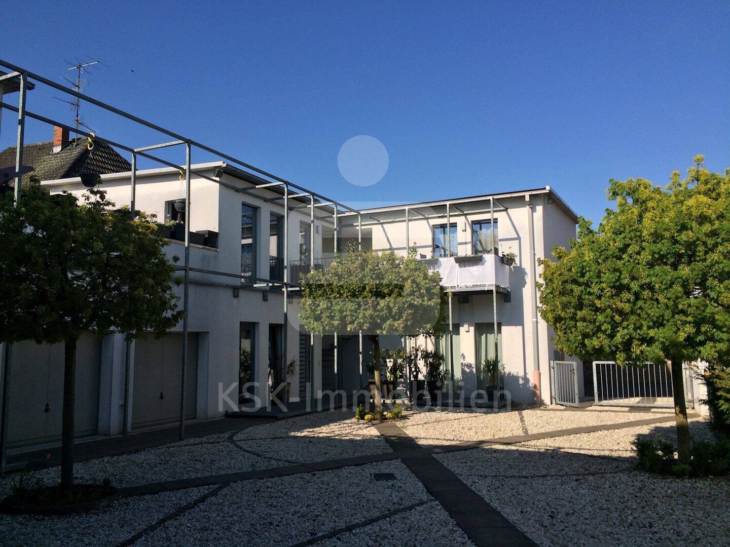 Wohnen auf zwei Etagen – helle 3-Zimmer-Wohnung in Erftstadt., 50374 Erftstadt