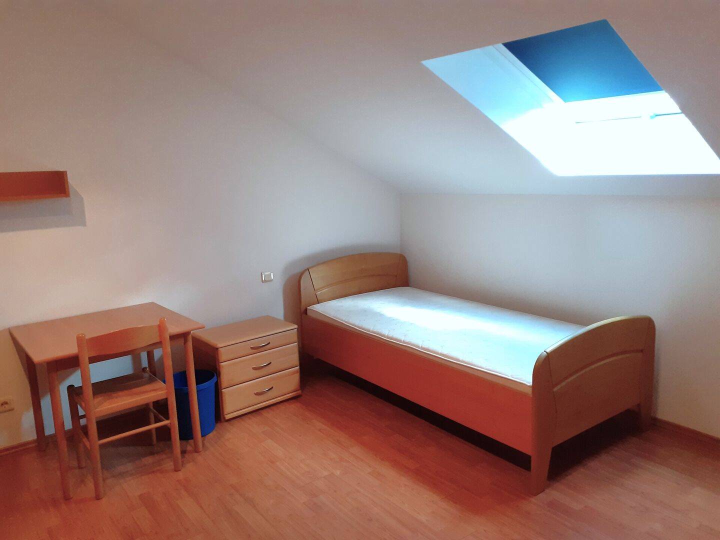 4 Zimmer, möbliert, 4 Bäder + Wohnküche; 2004 komplett neu ausgebaut – Bes: FR 17.07. ind. Vereinb., 80995 München (Allach-Untermenzing Feldmoching-Hasenbergl Moosach)