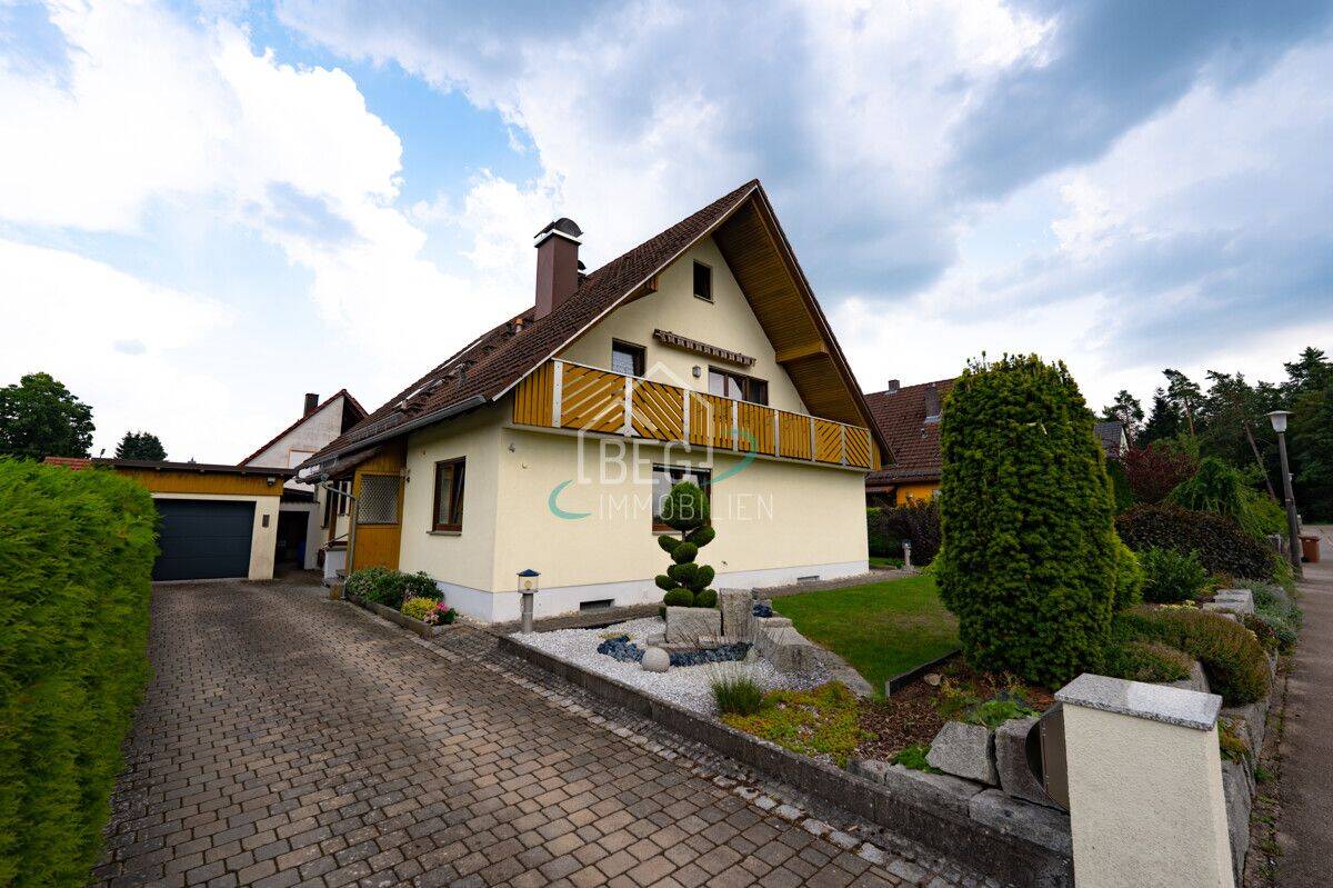 Zweifamilienhaus mit viel Potenzial in ruhiger Lage von Dentlein am Forst, 91599 Dentlein a. Forst