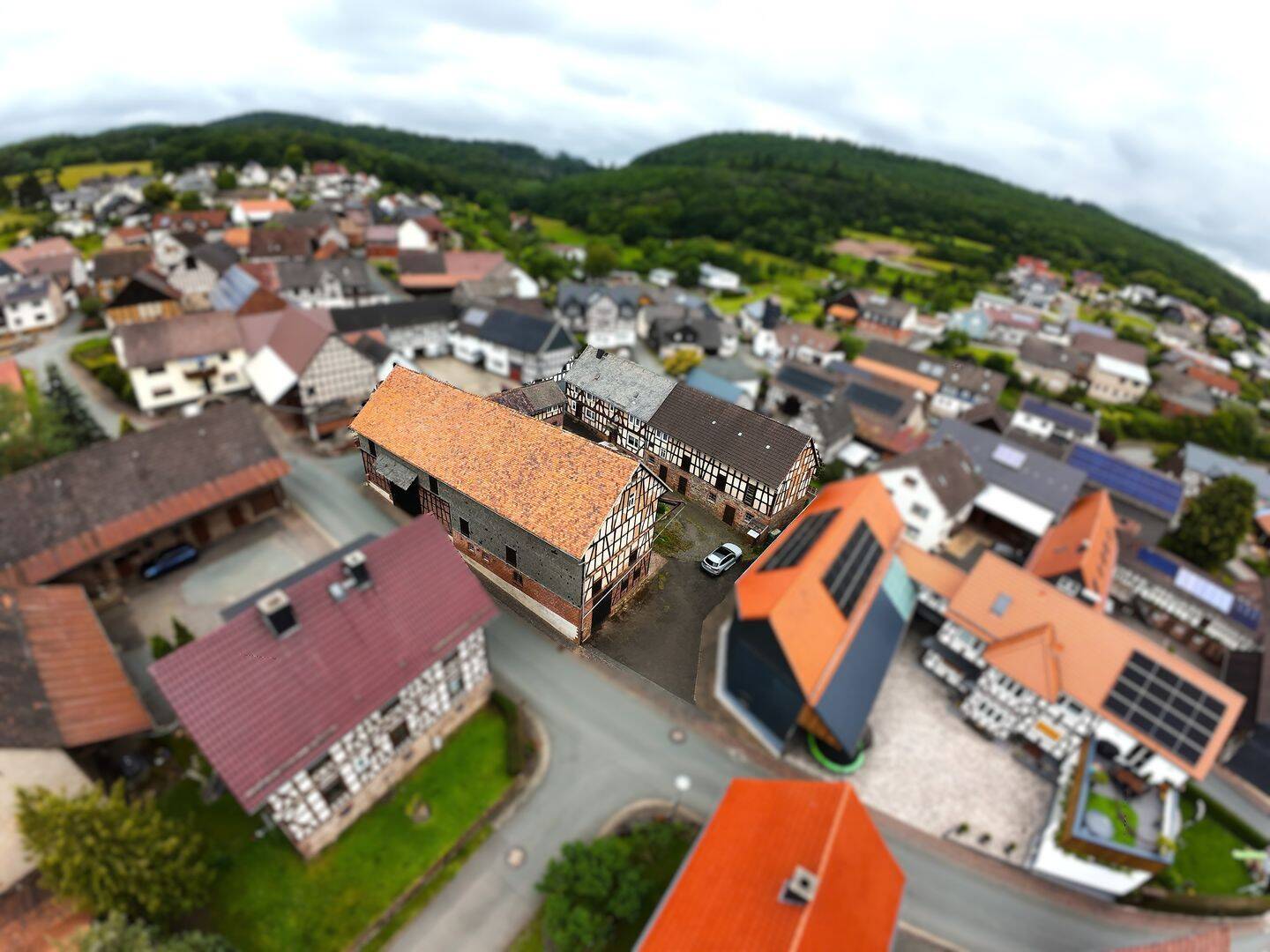 Historischer Dreiseitenhof mit Scheunen und Stallungen, 35088 Battenberg (Eder)
