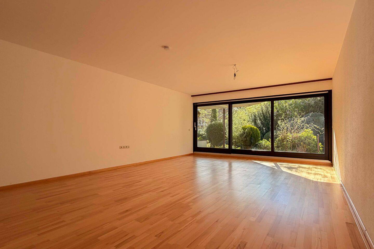 Traumhafte Terrassenwohnung mit sonnigem Garten und Stellplatz, 51145 Köln (Porz Eil Elsdorf Urbach)
