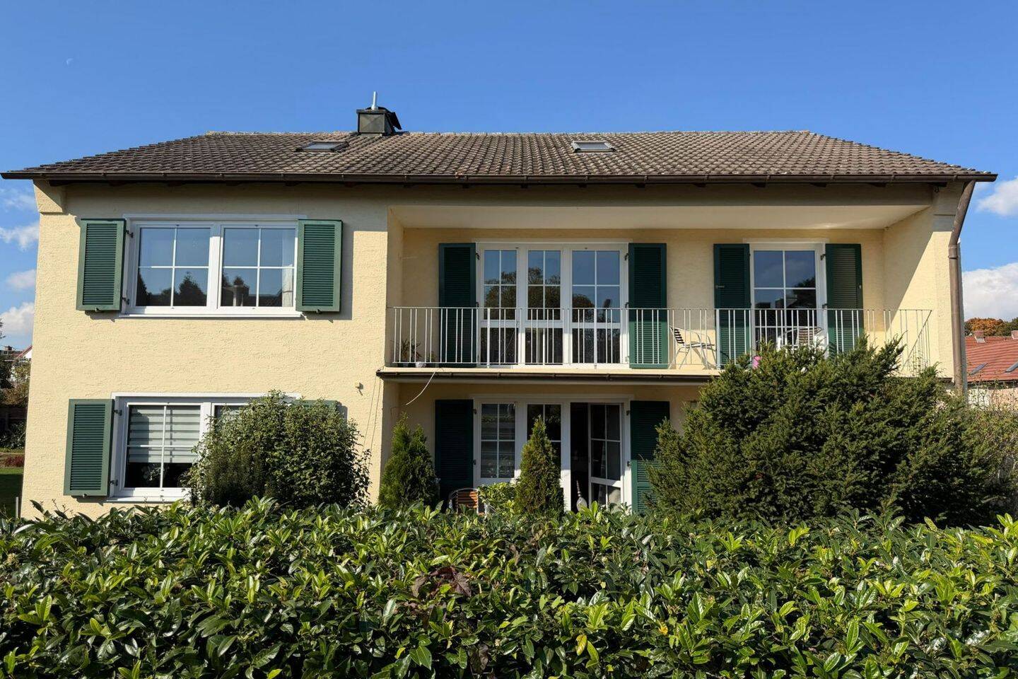 Exklusives Zweifamilienhaus beim Englischen Garten mit vielen Modernisierungen, Balkon & Garage, 86633 Neuburg a.d. Donau