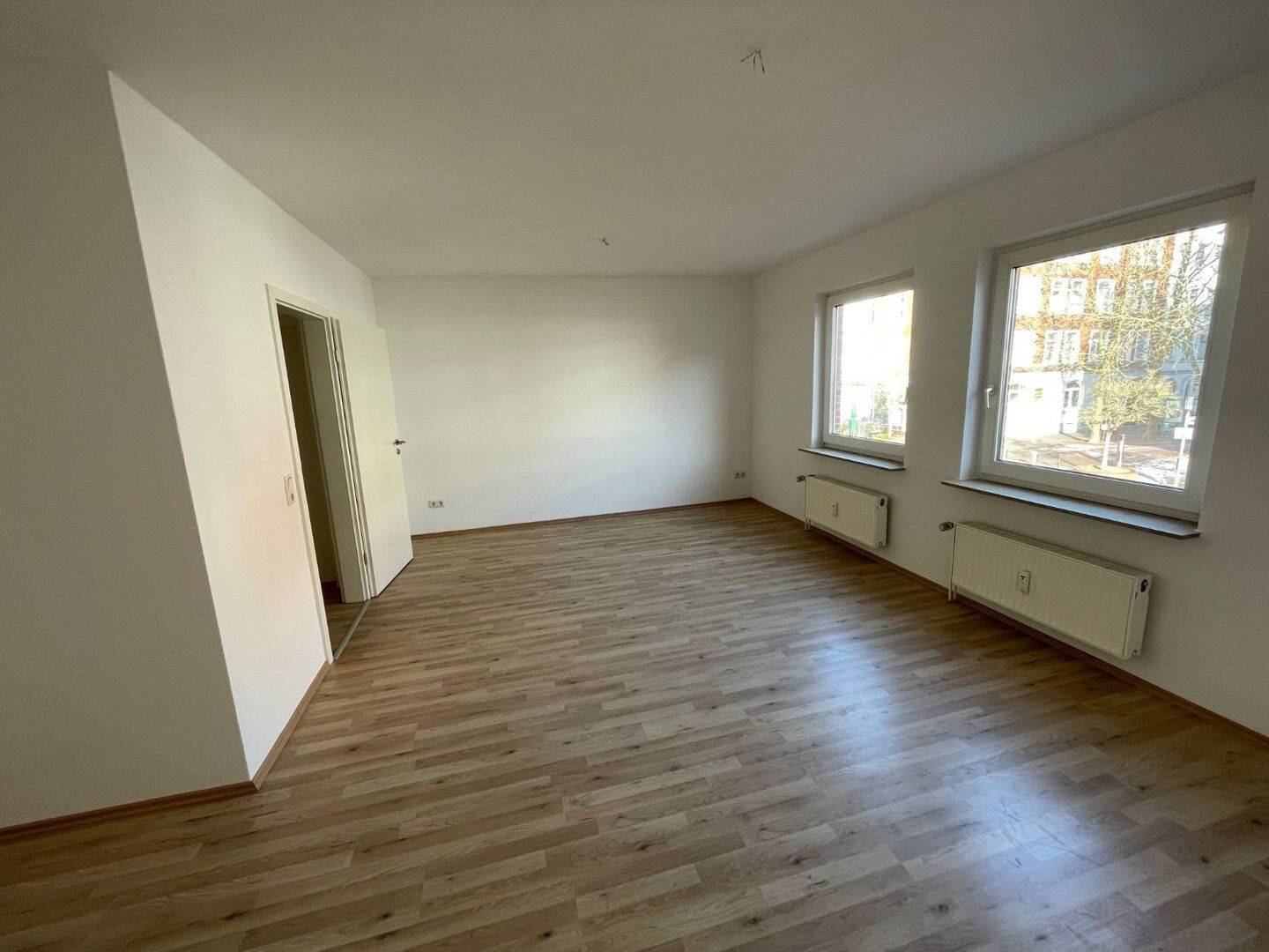 Helles Single-Appartement direkt am Börsenplatz, 26382 Wilhelmshaven (Bant Heppens Innenhafen Innenstadt Siebethsburg)