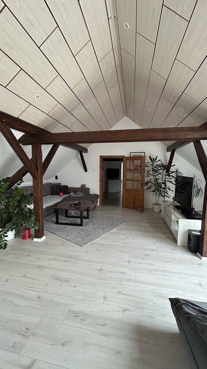 Moderne 2-Zimmer-Dachgeschosswohnung mit Einbauküche in Merseburg-Beuna zu vermieten, 6217 Merseburg