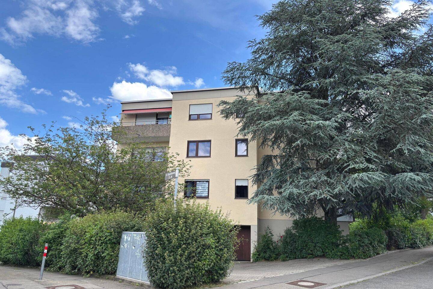 Freie 2-Zimmer Wohnung mit Balkon und Tiefgaragenstellplatz in S-Hofen!, 70378 Stuttgart