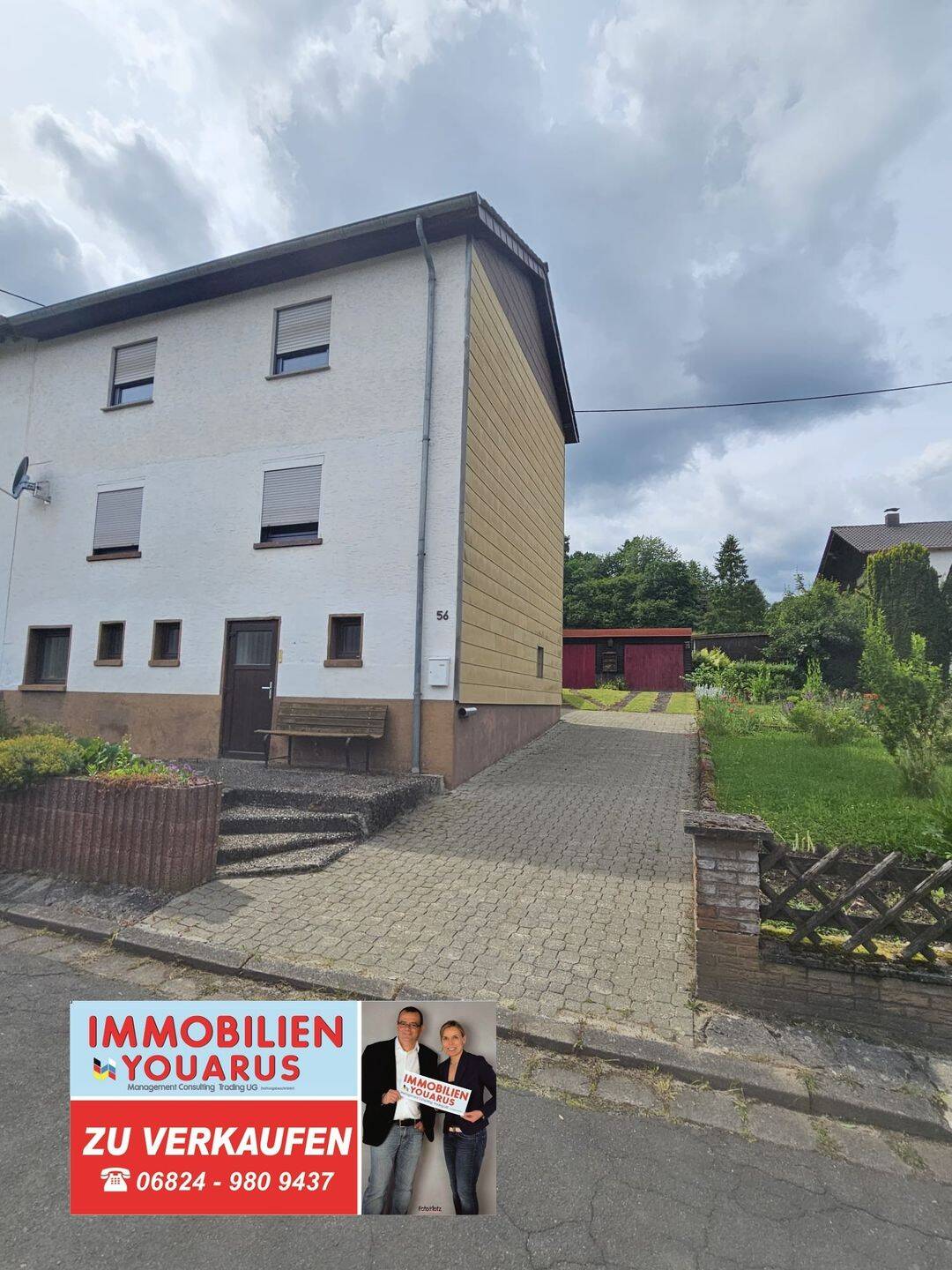 Sackgassenlage: Doppelhaushälfte mit Balkon, Garten, Garage, Stellplätze und großen Wiesengrundstück in St. Wendel, Hoof, 66606 St. Wendel (Sankt Wendel)