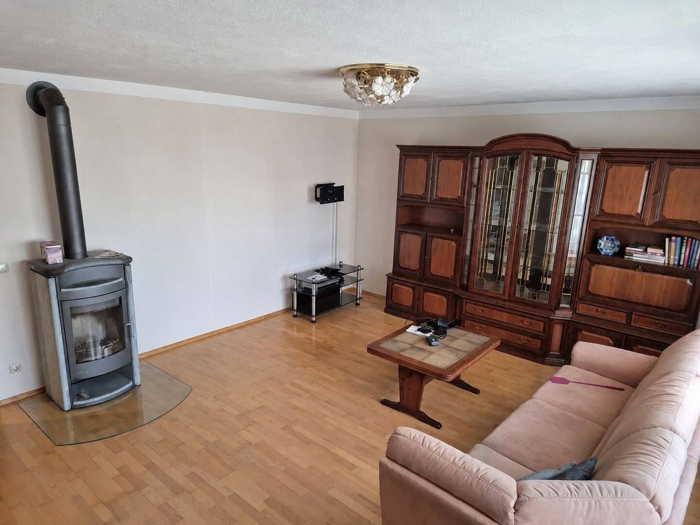 Zweifamilienhaus mit vermieteter Einheit und sofort verfügbarem Wohnraum, 85088 Vohburg a.d. Donau