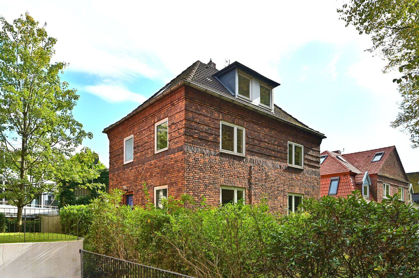 Rotklinker-Einfamilienhaus in attraktiver Lage von Hamburg-Bahrenfeld vis a vis vom Goldschmidtpark, 22761 Hamburg (Altona Bahrenfeld)