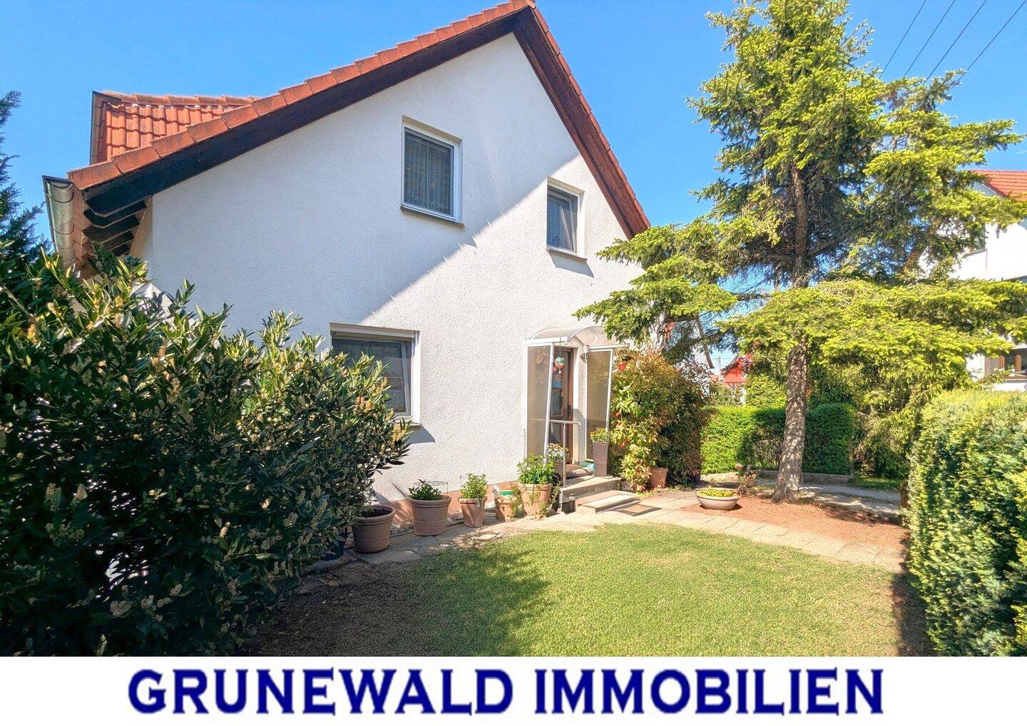 Ruhiges Einfamilienhaus mit Einliegerwohnung, Gartenidylle und Doppelgarage. Ideal für Familie & Mehrgenerationenwohnen., 7751 Großlöbichau