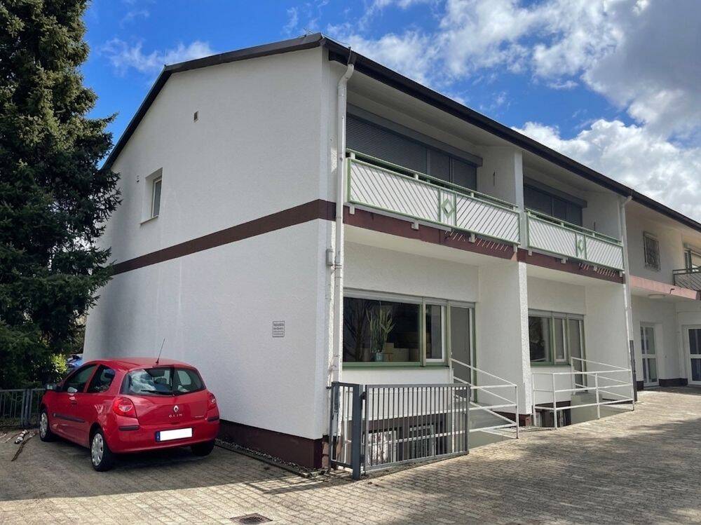 Gepflegte 2-Zimmer-Wohnung mit schöner Einbauküche und zwei Balkonen in München, 81245 München (Aubing-Lochhausen-Langwied Pasing-Obermenzing)