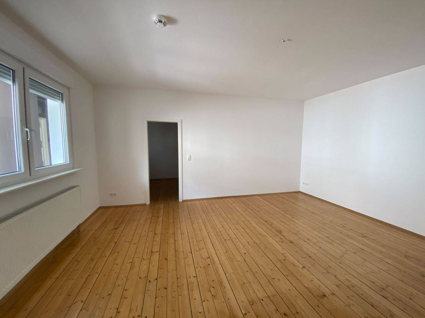 Mehr Platz als erwartet: 2 Zimmer plus Ankleide und Abstellkammer in Weisenau, 55130 Mainz (Laubenheim Weisenau)