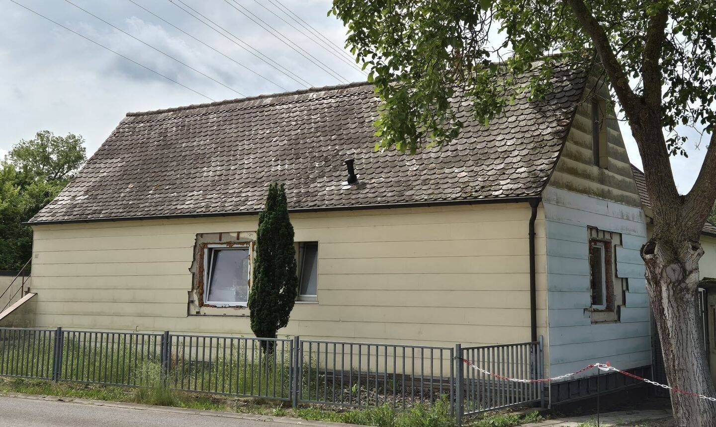 Notverkauf – bezugsfreies kleines Einfamilienhaus nebst eigenem Garten und Garage, 97318 Kitzingen