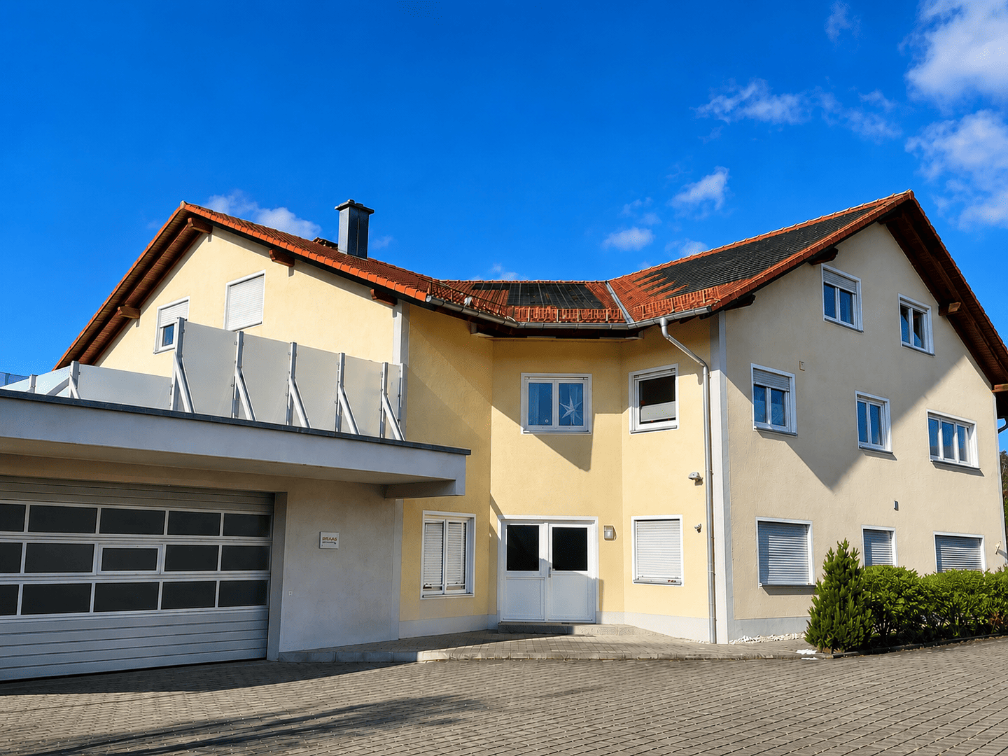 Perfekt für Handwerker oder produktives Gewerbe: Voll ausgestatteter Betriebsstandort mit Werkstatt, Büros und Wohnraum, 91227 Leinburg