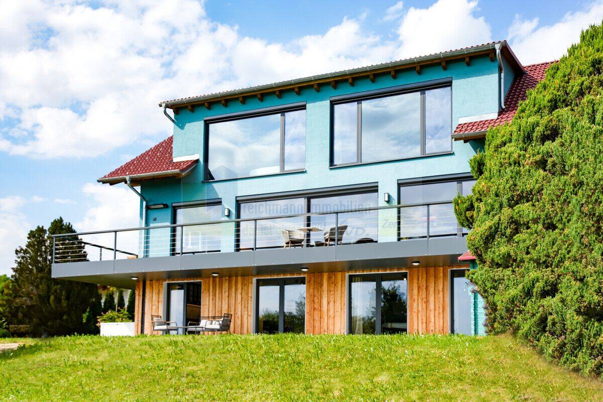 Aussicht de Luxe! Kernsanierte Villa mit Panoramablick über die Baar bis zum Feldberg, Einliegerwohnung und 2 Garagen in BD-Öfingen!, 78073 Bad Dürrheim