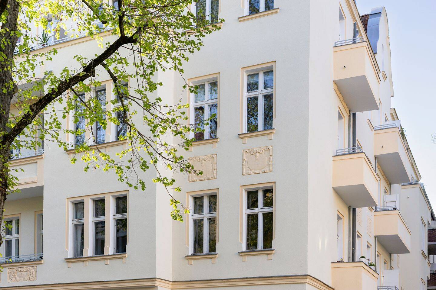 Lichtdurchflutete 3-Zimmer-Altbauwohnung mit zwei Balkonen und klassischem Altbaucharme!, 12105 Berlin (Tempelhof-Schöneberg Mariendorf Schöneberg Tempelhof)
