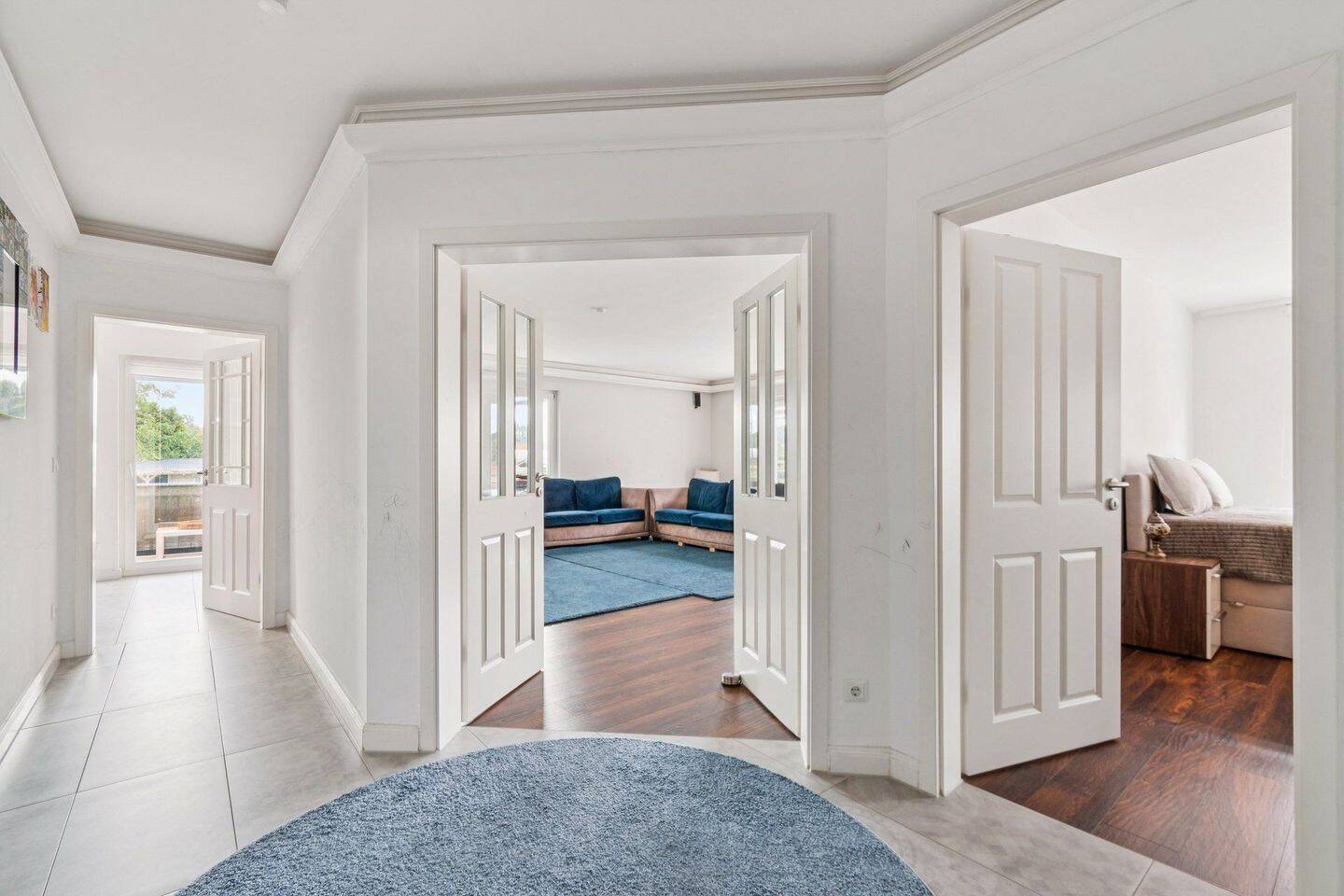 Viel Platz in Lurup: 110 m² mit weitläufigem Wohnbereich und Stellplatz, 22547 Hamburg (Altona Bahrenfeld Eidelstedt Lurup)