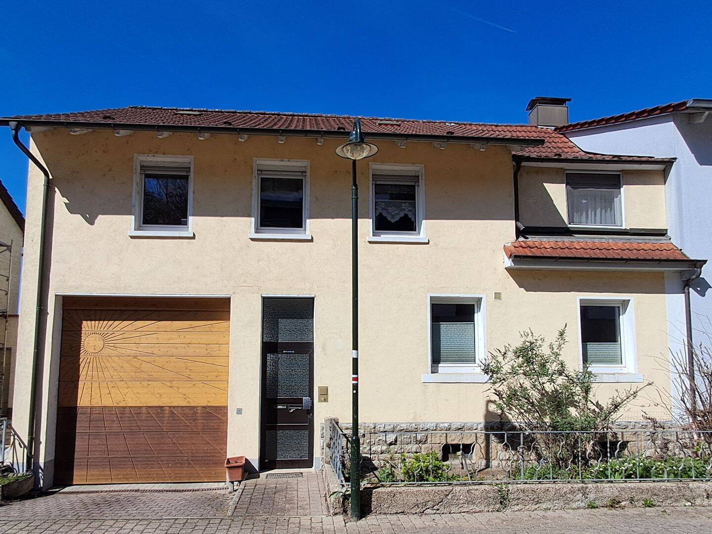 Zweifamilienhaus in ruhiger Lage und doch so nah am Zentrum der Stadt, 74889 Sinsheim