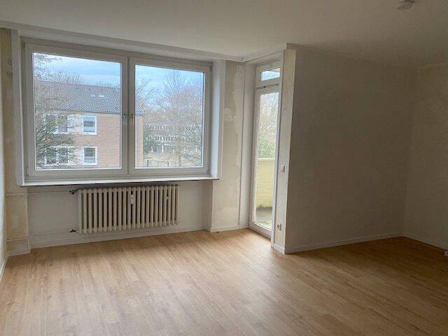 Frisch gestrichen – Apartment mit Balkon! Düsseldorf-Garath!, 40595 Düsseldorf (Benrath Garath Hellerhof Urdenbach)
