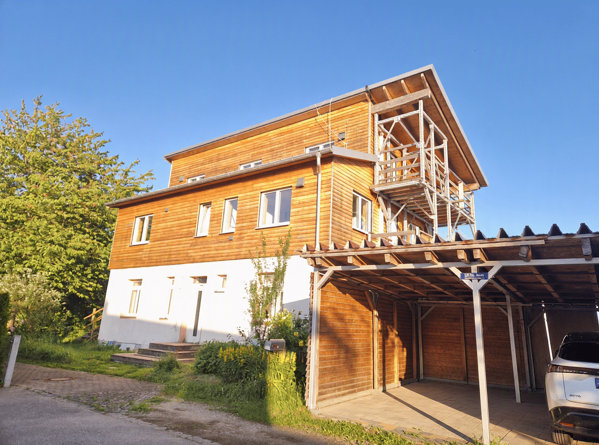 Energieeffizientes Wohn- und Bürohaus mit 3 Einheiten, PV-Speicher und Gewerbenutzung – ideal für Selbstständige & Unternehmer, 84079 Bruckberg