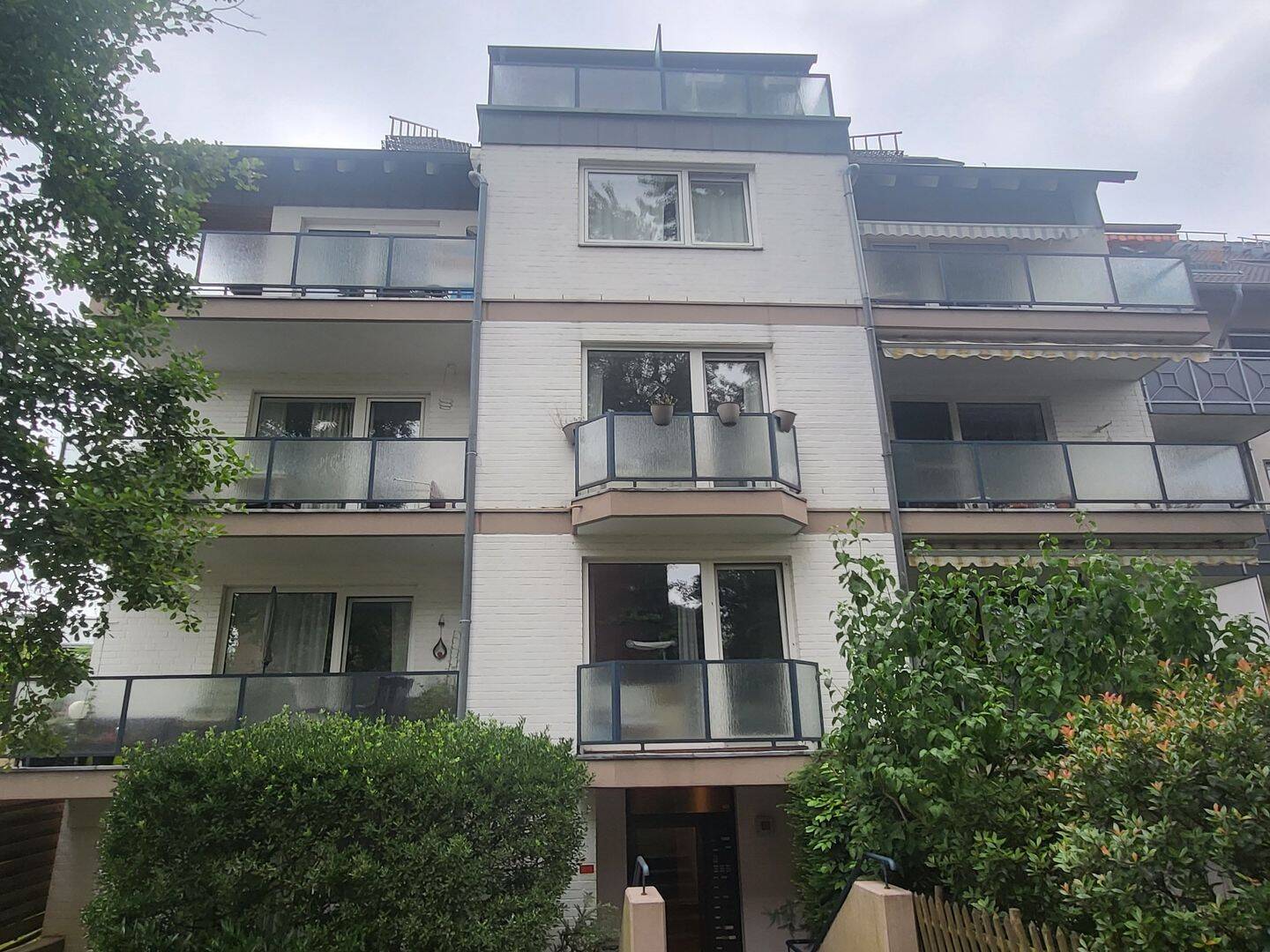 gepflegtes App. mit Balkon, 40599 Düsseldorf (Benrath Hassels Holthausen Reisholz)