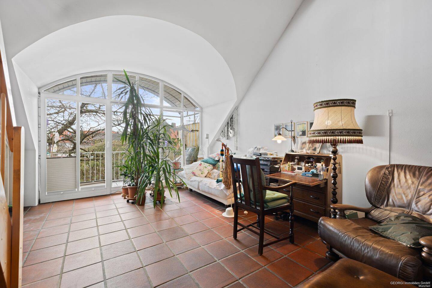GEORGI: Charmante Dachgeschosswohnung mit Galerie und großzügigem Südbalkon, 85221 Dachau