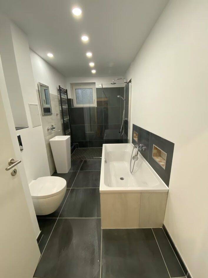 Moderne, voll möblierte 2-Zimmer-Wohnung mit Balkon – 75 m², sofort verfügbar, 60322 Frankfurt am Main (Dornbusch Innenstadt Nordend-West Westend-Nord Westend-Süd)