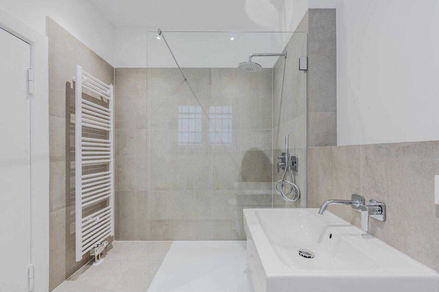 Exklusiver Altbau-Traum: sanierte Wohnung – provisionsfrei, 10707 Berlin (Charlottenburg-Wilmersdorf Charlottenburg Wilmersdorf)