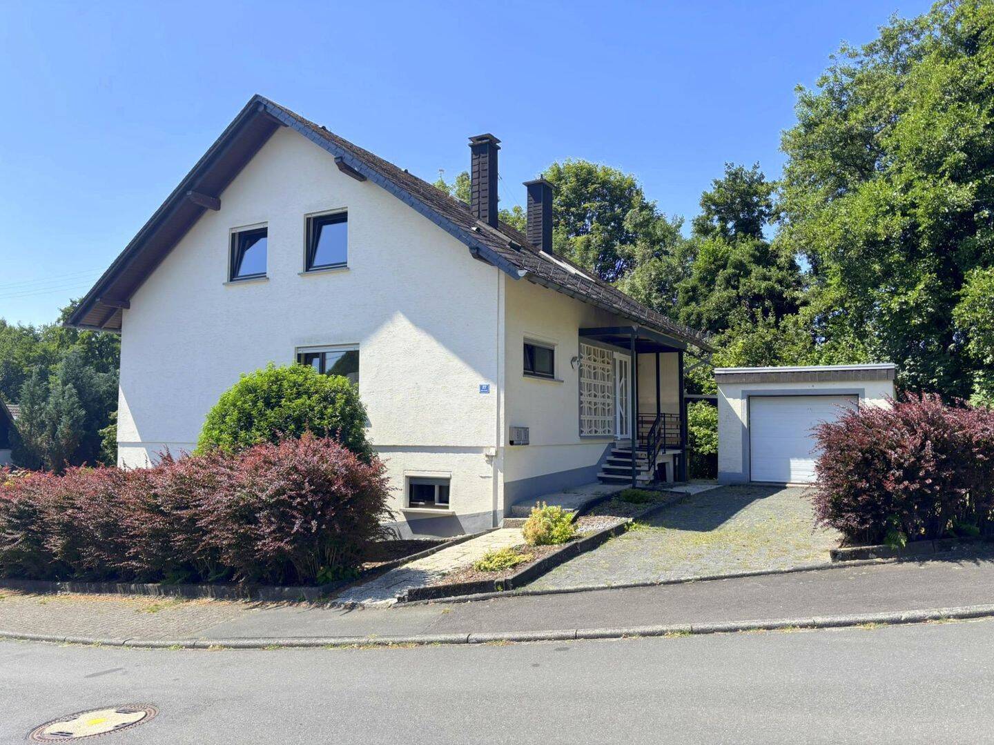 Einfamilienhaus mit Einliegerwohnung und großem Garten in naturnaher, ruhiger Lage von Hergenroth, 56457 Hergenroth