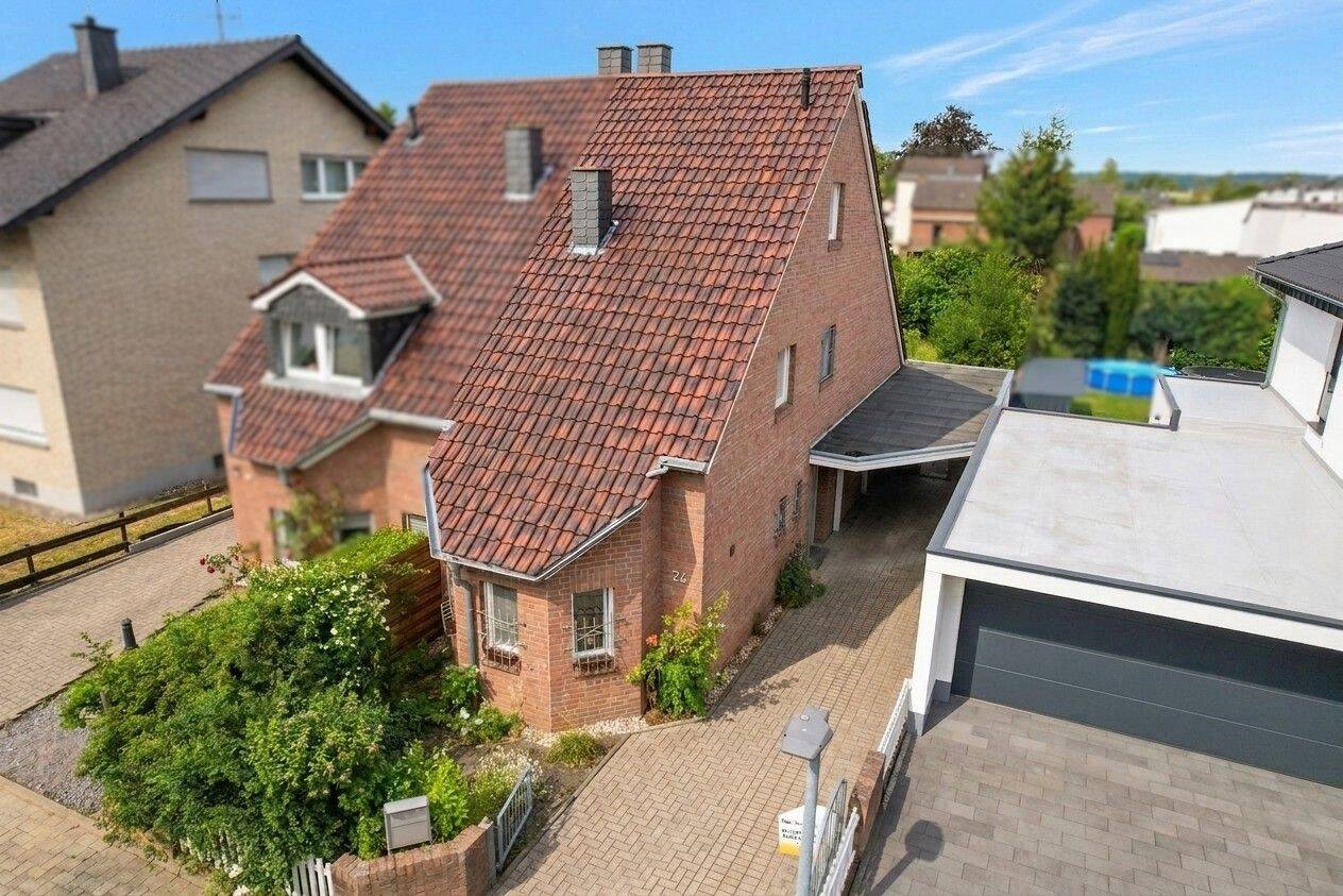 Sankt Augustin-Buisdorf: Attraktive Doppelhaushälfte – Carport und liebevoller Garten, 53757 Sankt Augustin