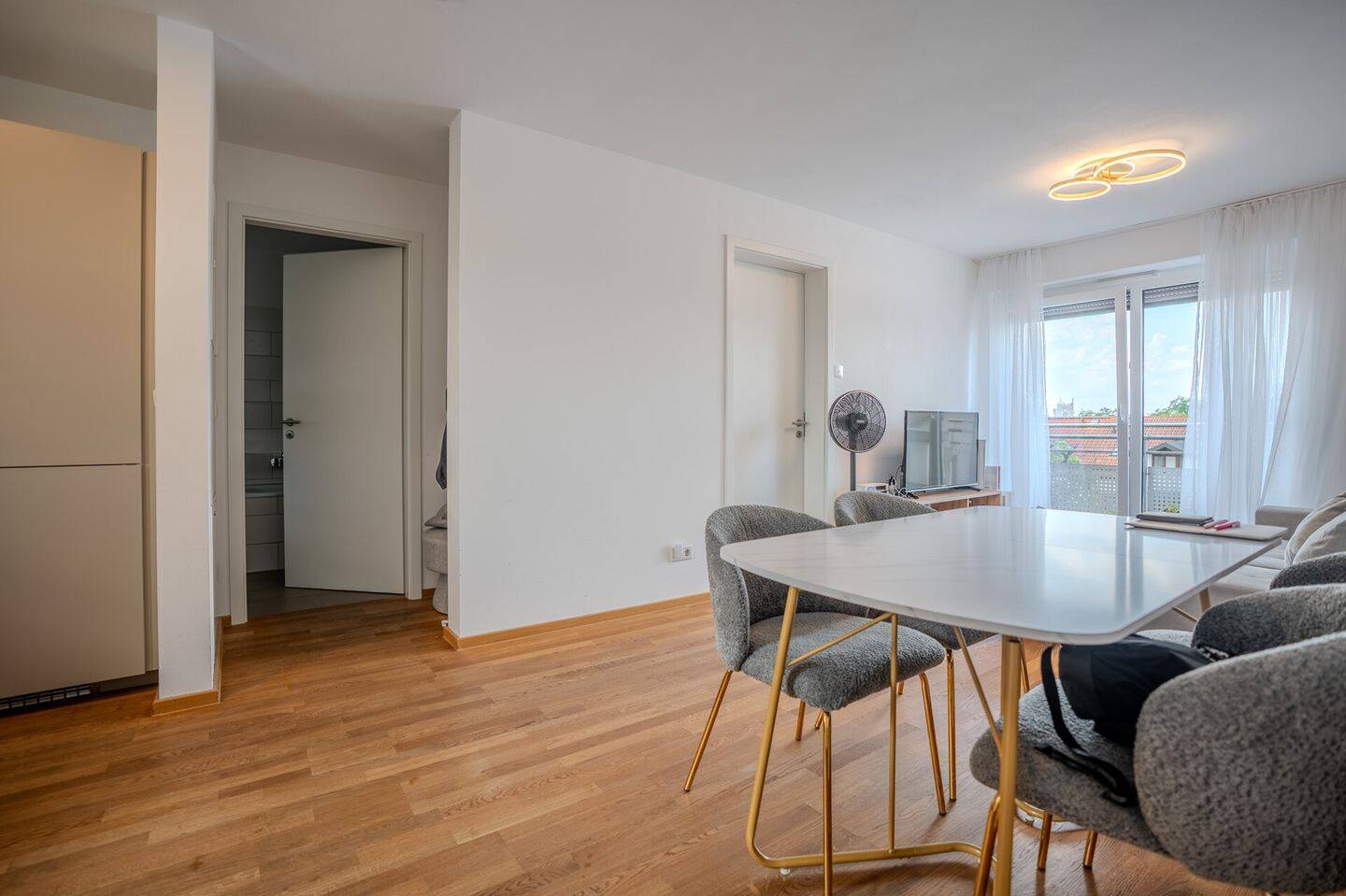 Stilvolles Wohnen in Rosenheim – Neuwertige 2-Zimmer-Wohnung mit Balkon, 83022 Rosenheim (Happing Innenstadt Ost Süd West)
